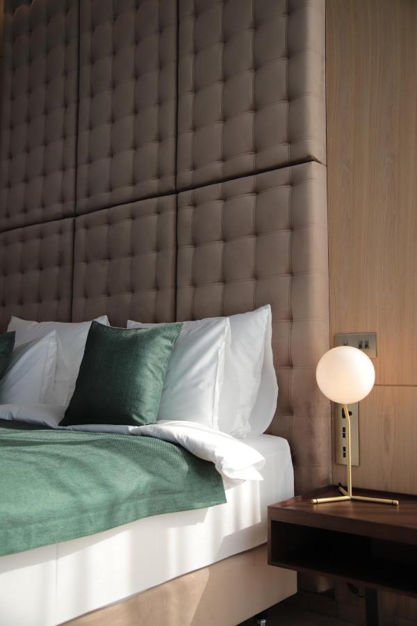 The Veil Hotel Astana Luaran gambar A wall-mounted light