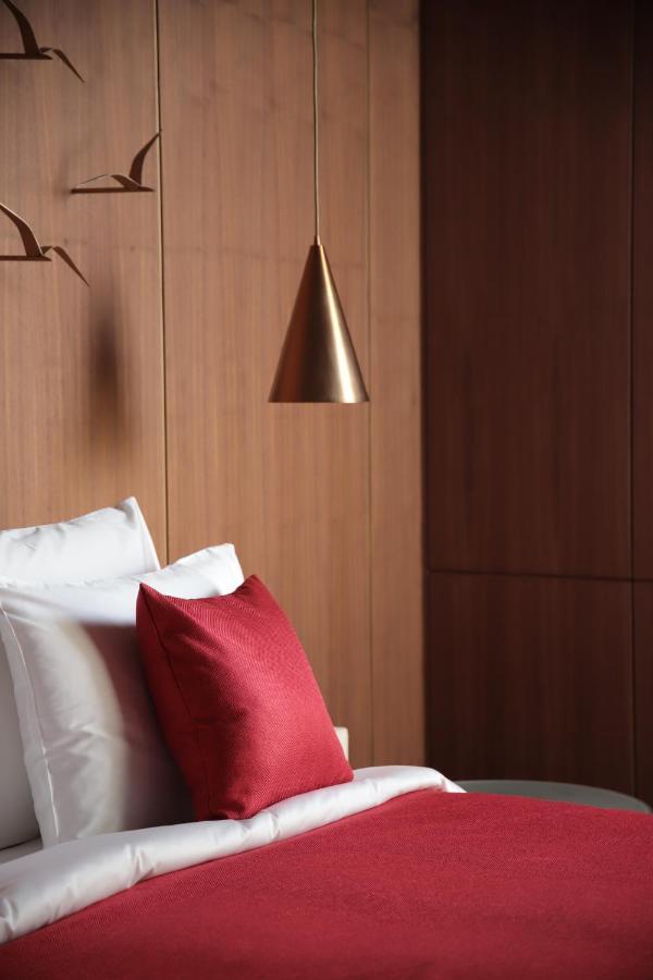 The Veil Hotel Astana Luaran gambar A pendant light