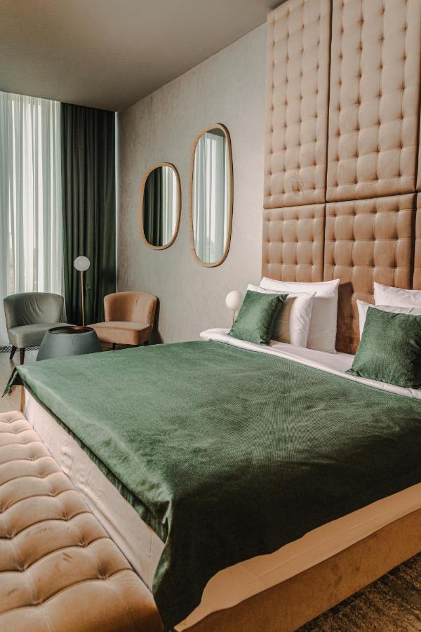 The Veil Hotel Astana Luaran gambar A bedroom at the hotel
